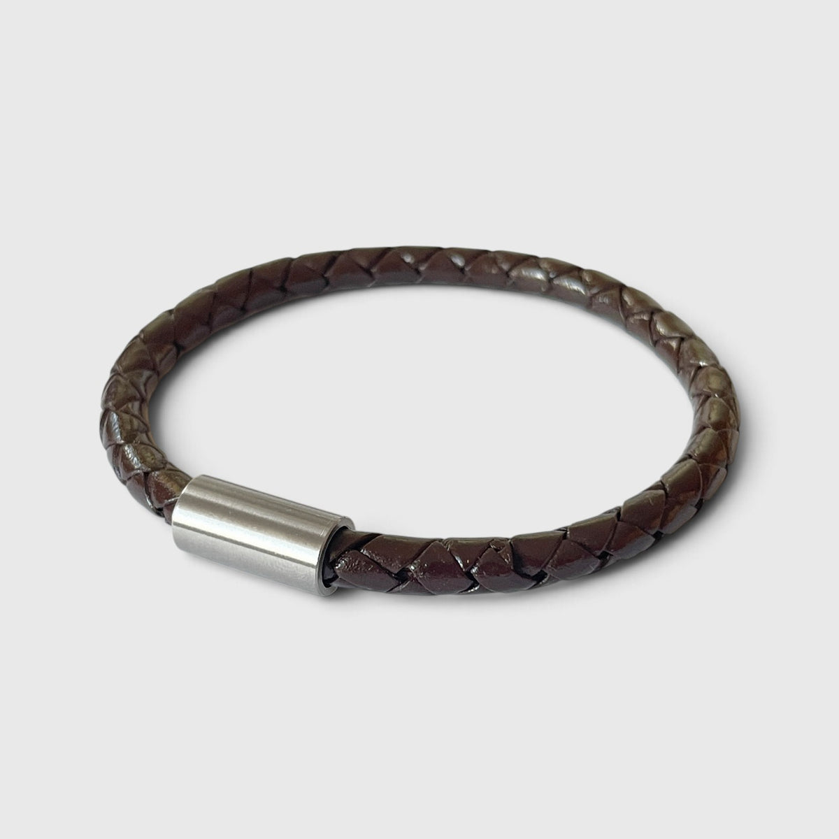 Bracelet homme en cuir tressé brun avec fermoir cylindrique aimanté en acier inoxydable
