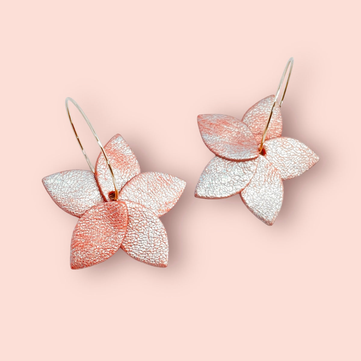 Boucles D'Oreilles Créoles à Pampilles Fleur Rose - Cristal Et Acrylique Scintillant - Bijou Tendance Pour Femme