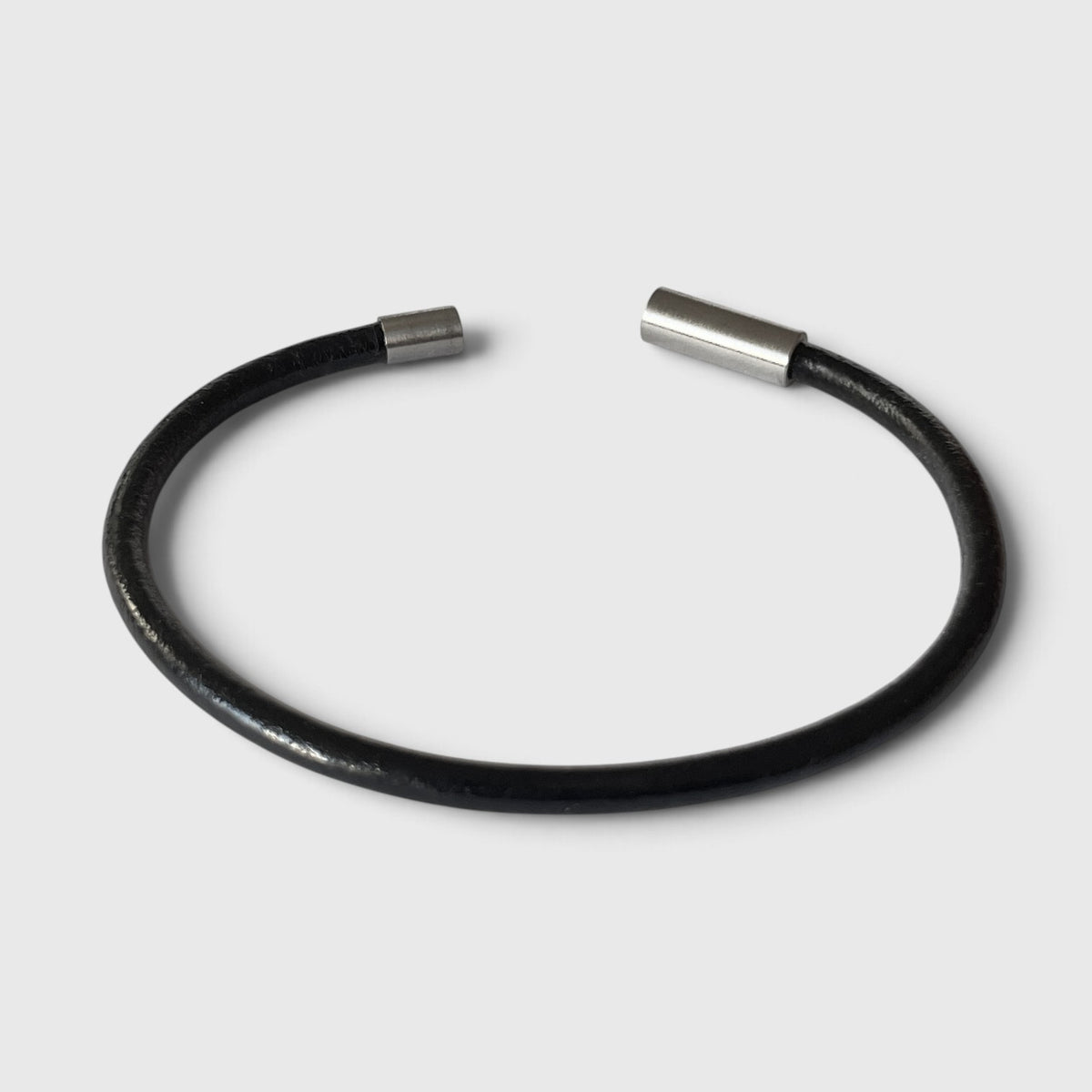 Bracelet Homme Cuir Noir & Acier Inoxydable ouvert