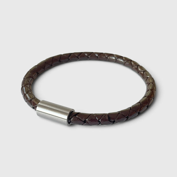 Bracelet homme en cuir tressé brun avec fermoir cylindrique aimanté en acier inoxydable