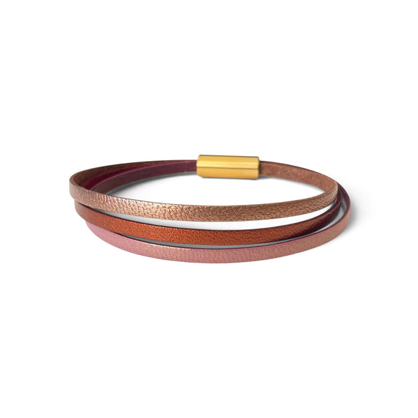 Bracelet femme tricolore à 3 liens de cuir avec fermoir aimanté doré, en cuirs cannelle dorée satinée, terracotta métallisé et vieux rose nacré
