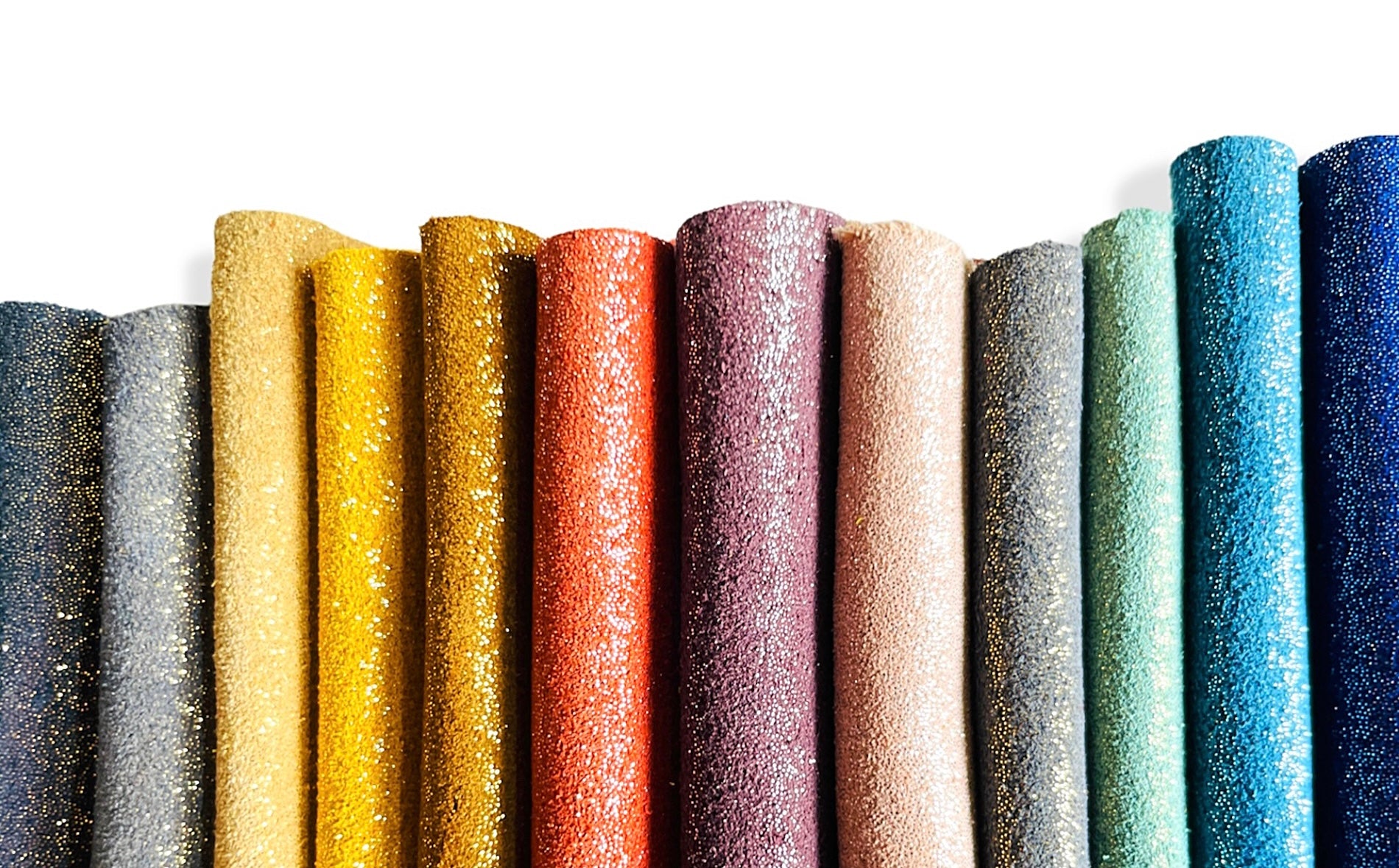 Des cuirs pailletés de folie ! de toutes les couleurs, issus de chute, jolis recyclés en bijoux dans la collection Paillettes de Nune