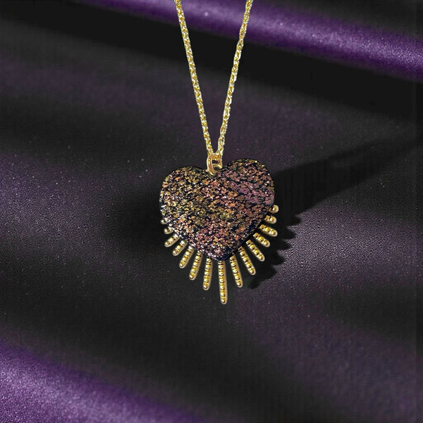 NUNE collier doré Vénus en forme de cœur style ex-voto en cuir noir pailleté irisé recyclé, sur fond noir