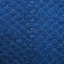 Charger l&#39;image dans la galerie, Peau de cuir marin Ictyos  - vue gros plan , cuir de poisson saumon Bleu saphir métallisé
