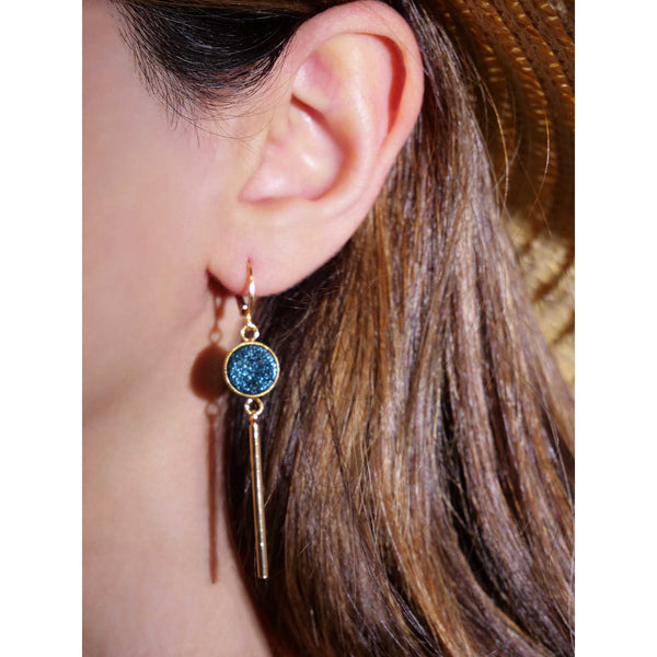 boucles d'oreilles pendantes dormeuses fines cuir bleu pailleté