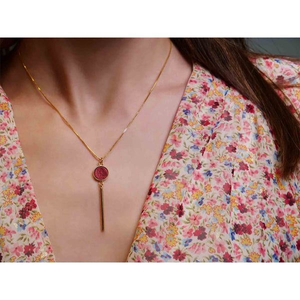 collier fin doré cuir chaîne maille carrée ajustable rubis métallisé