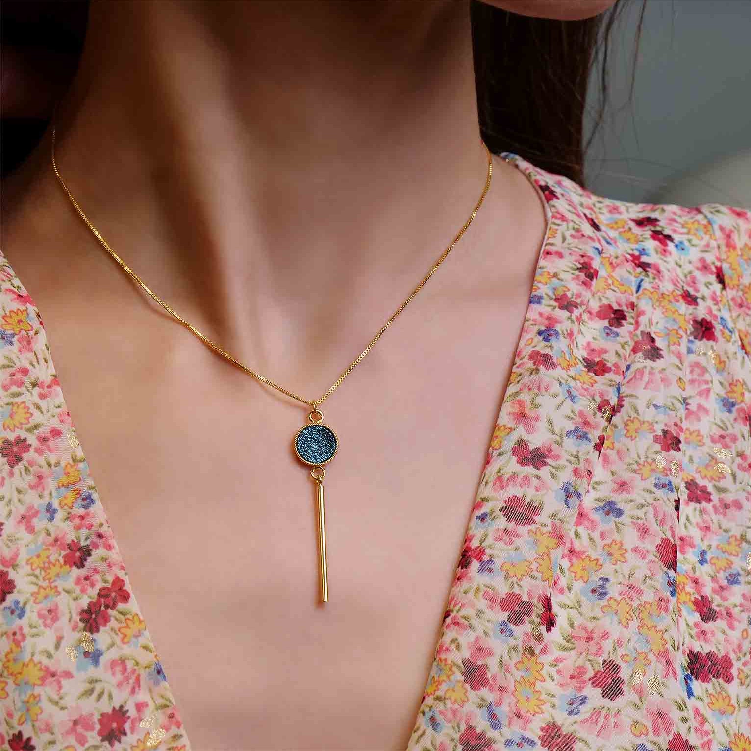 collier fin doré cuir chaîne maille carrée ajustable bleu