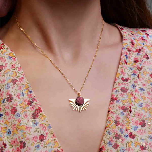 collier pendentif soleil cuir coloré acier doré grenat métallisé