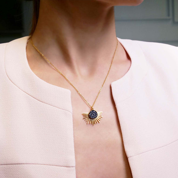 collier pendentif soleil cuir coloré acier doré