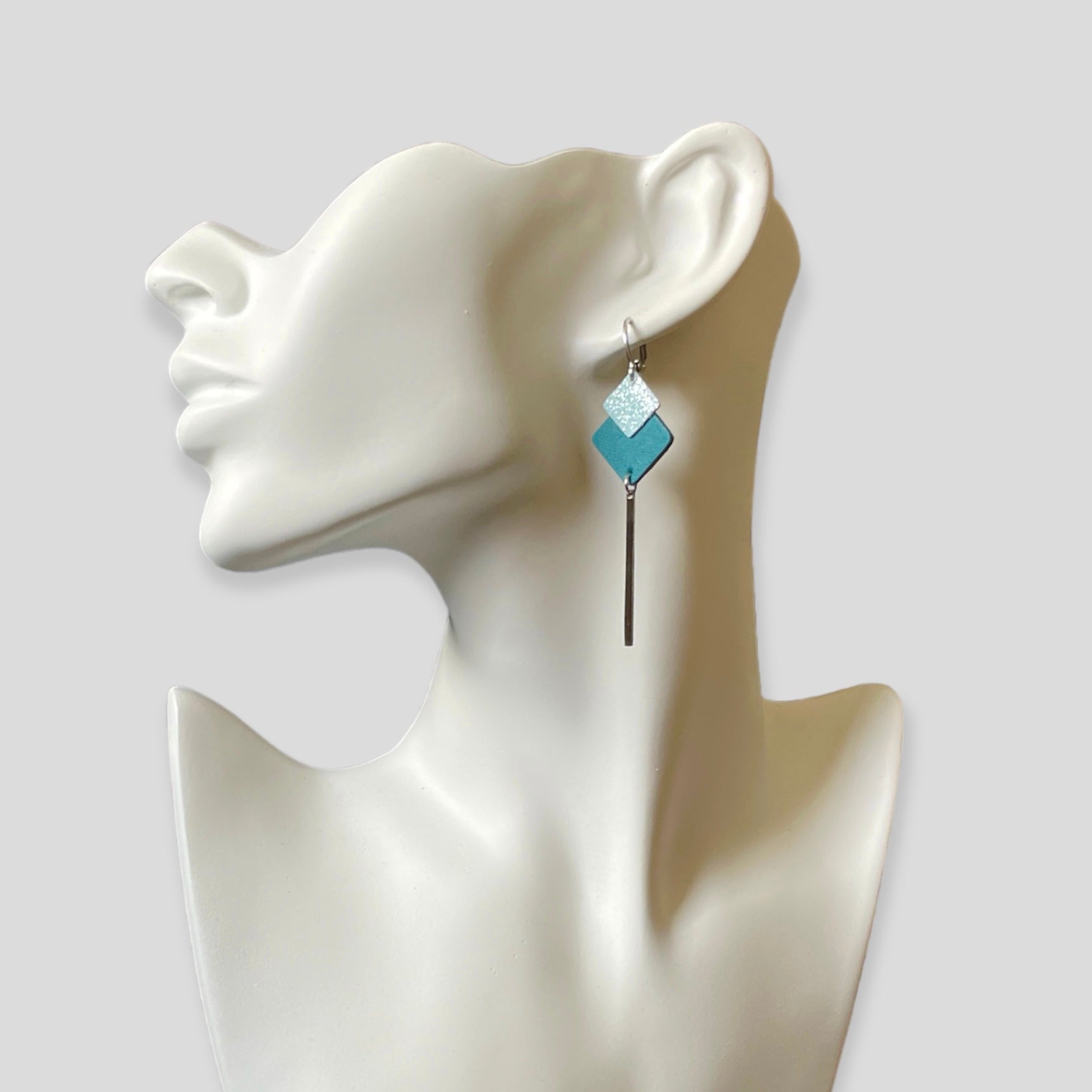 Boucles d’oreilles pendantes en résine & fleurs séchées, Agatha Boucles d’oreilles pendantes en résine & fleurs séchées, Agatha