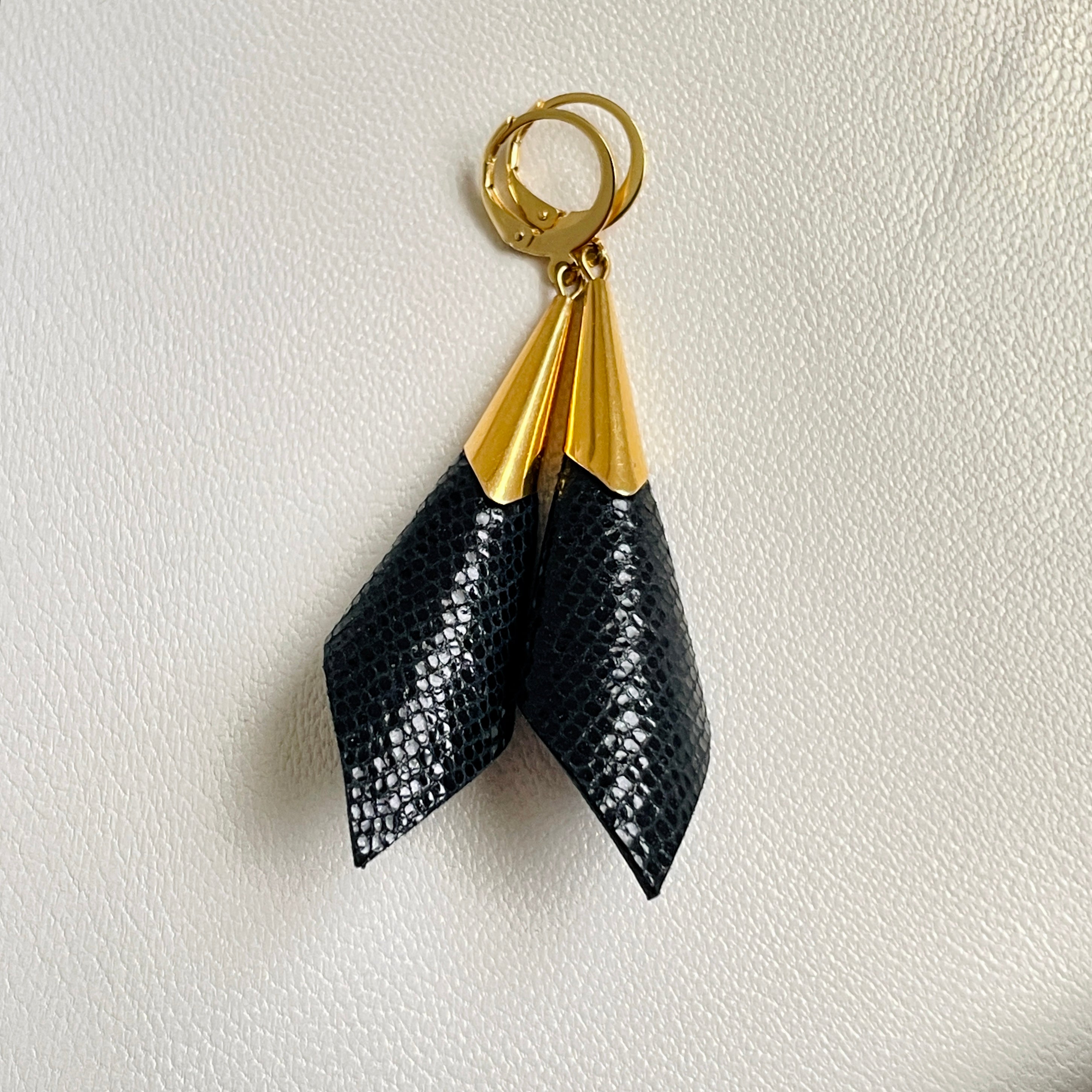 boucles d'oreilles laiton acier dorées colorées cônes cuirs noir