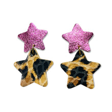 Charger l&#39;image dans la galerie, Nune puces d&#39;oreilles Starlettes, en forme d&#39;étoiles tout cuir, mauve brillant et léopard
